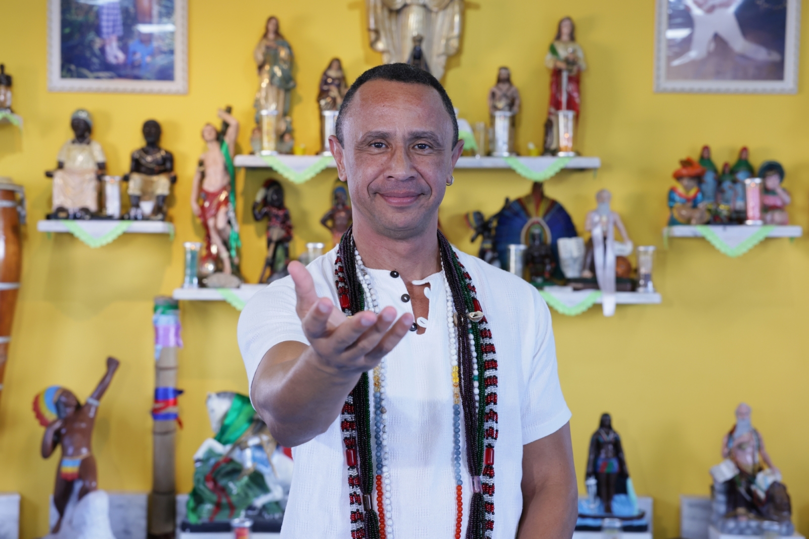 Sandro Luiz celebra 10 anos de carreira com show grandioso e gravação de DVD no QualiStage, no Rio de Janeiro.