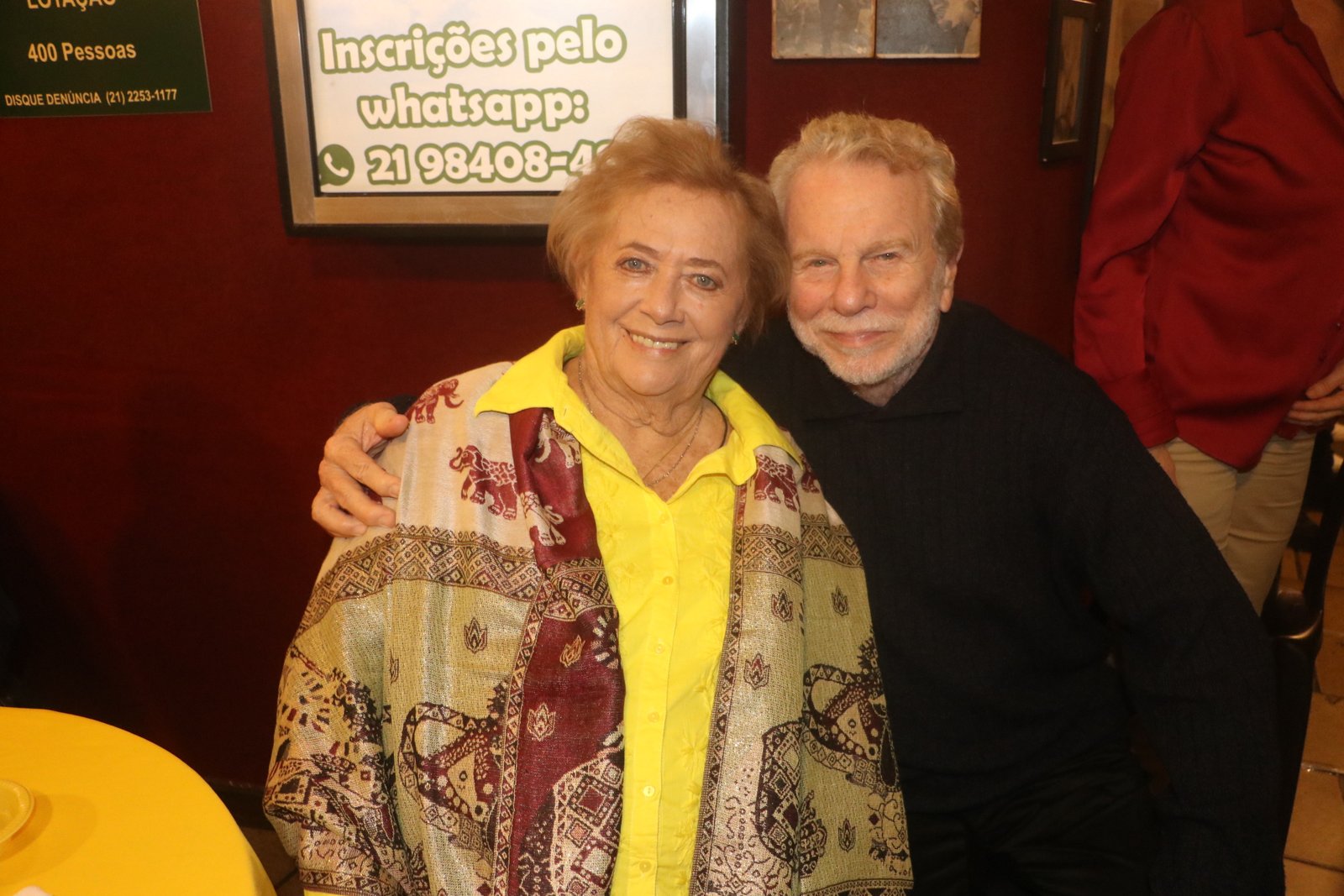 Jonas Bloch, Sylvia Massari, Felipe Dylon prestigiam aniversário de Ingrid Thomas ,no Teatro Vannucci.