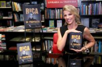 Alta sociedade prestigia lançamento de “Rica de Propósito”, de Michele Bouvier Sollack, na Livraria Travessa do BarraShopping.