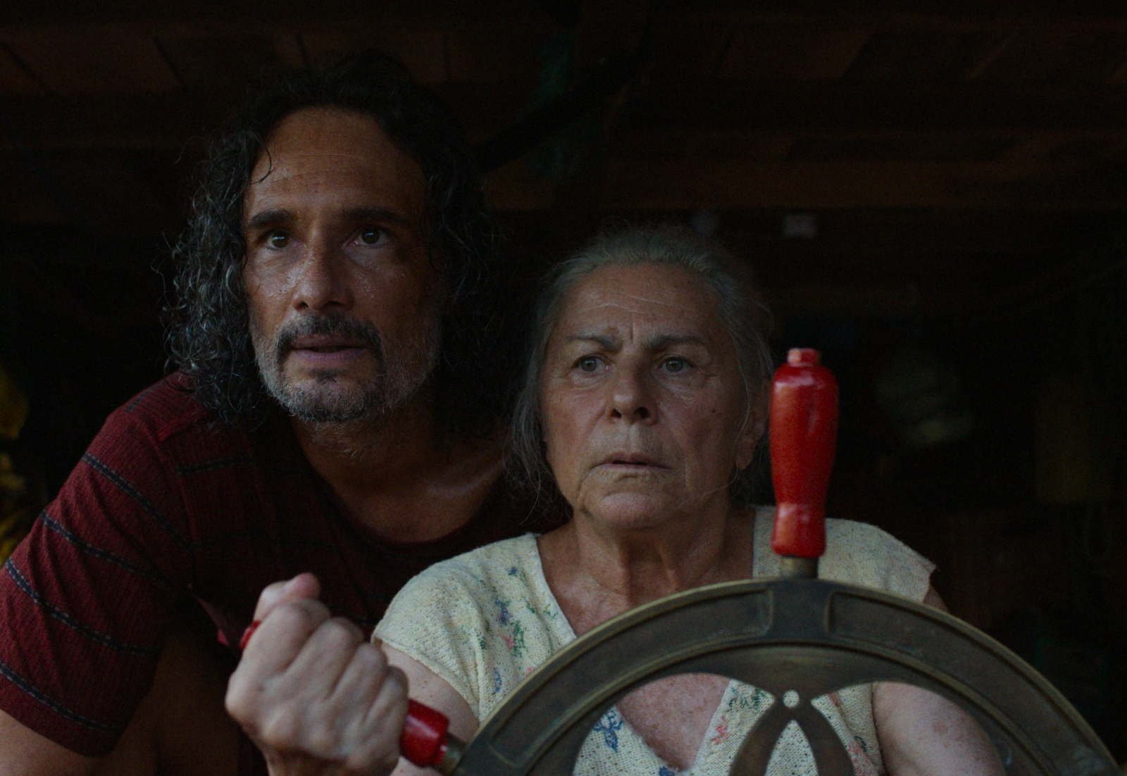 Rodrigo Santoro é destaque em novo cartaz de “O Último Azul”, divulgado para celebrar exibição do filme na abertura do Festival de Gramado.