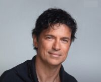 Jorge Vercillo apresenta nova fase da turnê comemorativa com “JV30 Part II – Mais um final feliz”.