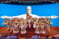 ROXY DINNER SHOW Um ano de brilho, cultura e reconhecimento mundial.