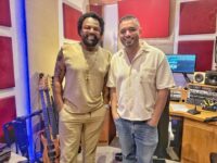 Xande de Pilares entra em estúdio e faz dueto com Felipe Reis na música inédita “Eram dois ou mais”.