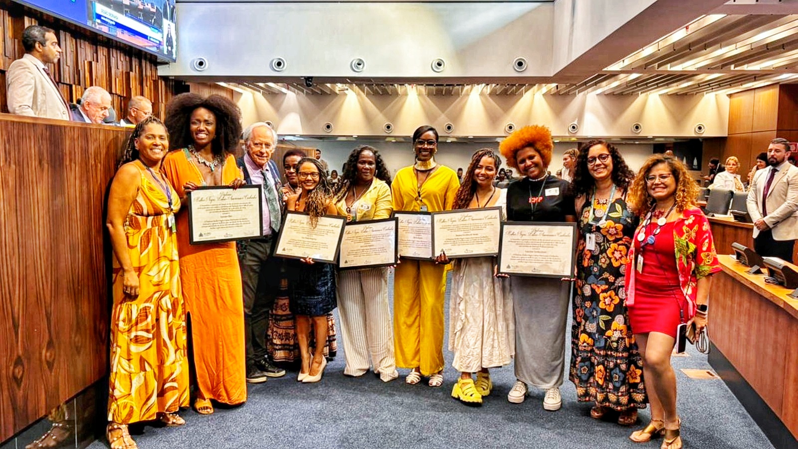 Karla Soares, Diretora Social do AfroReggae, recebe Diploma Mulher Negra Latino-Americana e Caribenha na Alerj.