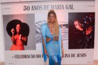 Maria Gal celebra 50 anos e comemora o filme ‘Carolina de Jesus’ em noite de representatividade, com celebração assinada por Leco Biagioni.