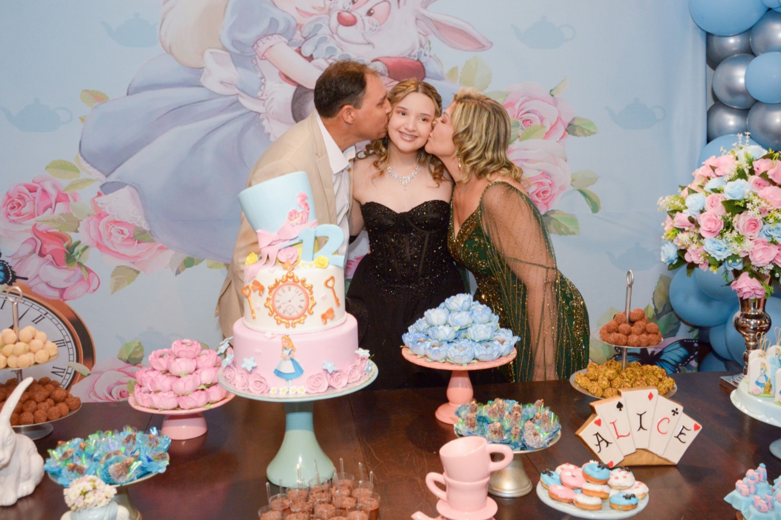 Atriz e influencer Sophia Ellen brindou seus 12 anos em puro glamour e elegância.