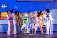 Sucesso de público e crítica, o espetáculo Fala Sério, Mãe! – Elas só mudam de endereço<br>Ganha sessões extras no Roxy nas últimas semanas da temporada.
