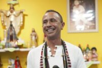 O Centro de Articulação de Populações Marginalizadas recebe o cantor Sandro Luiz, dia 19, no CEAP.