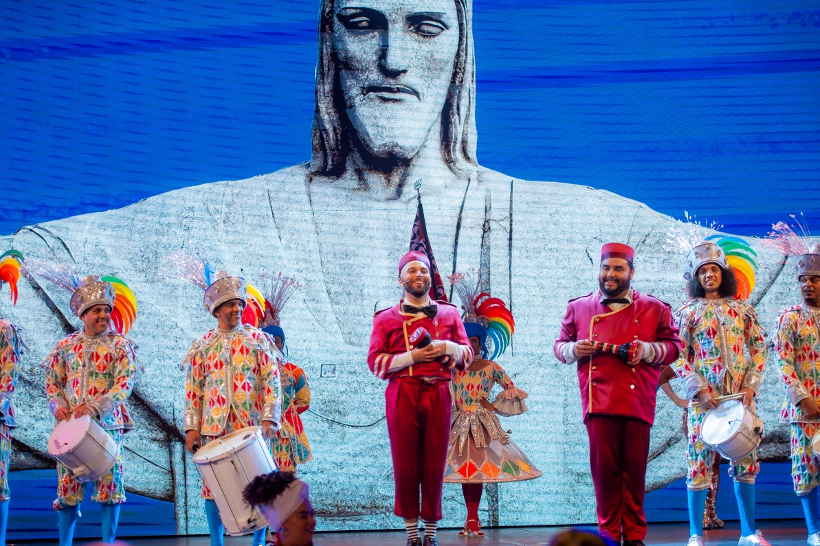 Roxy Dinner Show participa da LGBT+Turismo Expo, em São Paulo.
