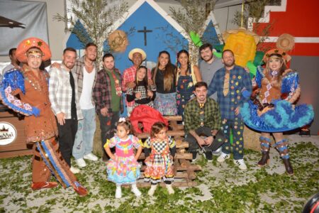 Romário reúne a família no tradicional Arraiá do Baixola